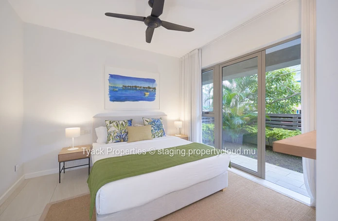 Apartment with Exceptional Lagoon Access