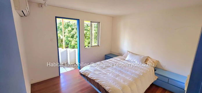 Discover this spacious furnished and equipped house of 350 m², on a plot of 233 toises (20 perches), just a few minut...