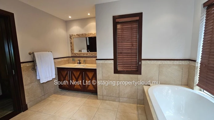 Luxury 5-bed sea view villa 