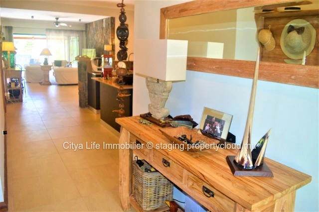 Beautiful villa with beautiful volumes in secured and calm residence.