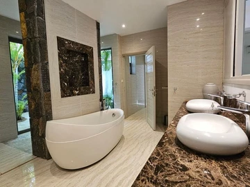 8 Bedroom House