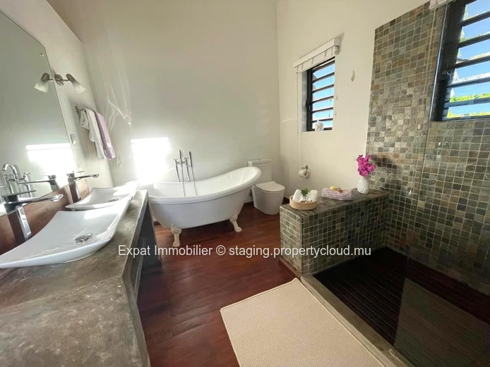Villa D’Exception À Vendre En Exclusivite  – Mont Piton – Élégance, Sécurité & Confidentialité