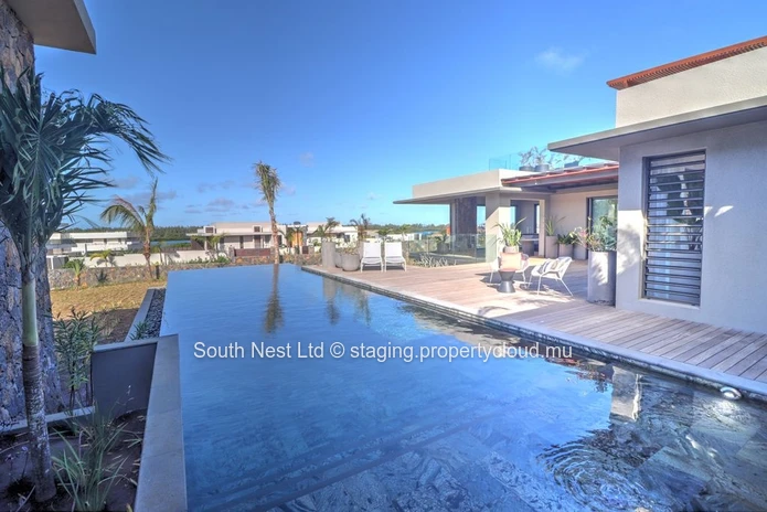 4-bed villa with a modern architecture in a prestigious golf estate