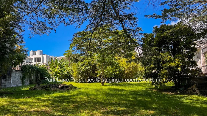Rare opportunity in Floréal: High potential property on a large plot.