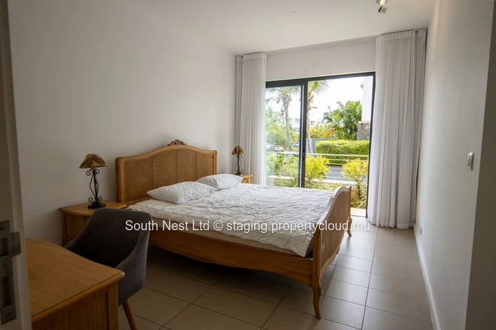 Furnished ground floor apartment with 3 bedrooms and garden 