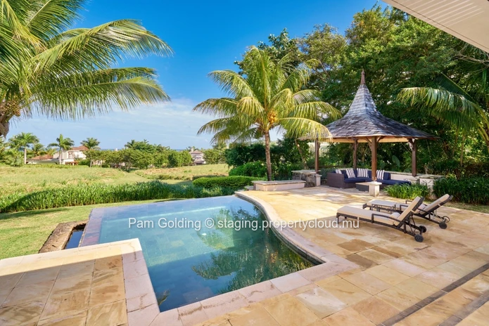 Fantastic light and bright villa ready to move in.