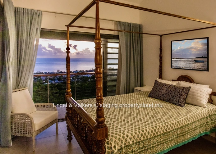 Luxurious Villa with Breathtaking Panoramic Sea Views