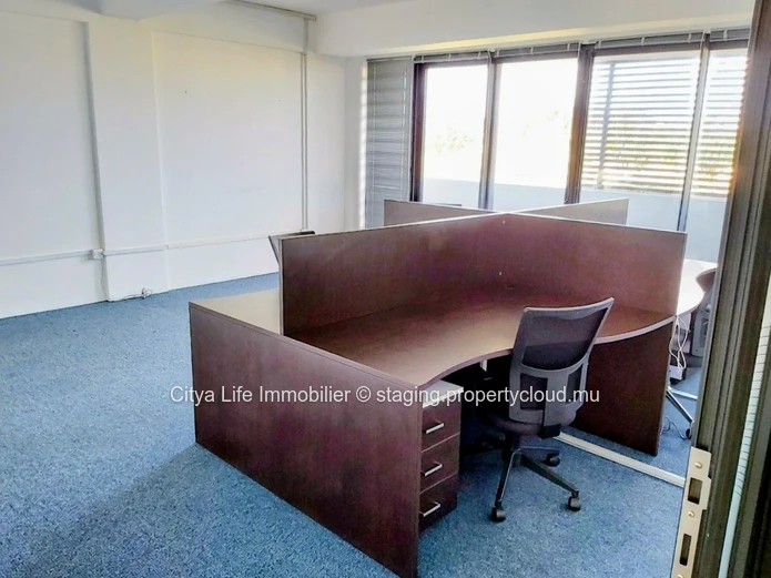 Location de bureaux semi-meublés de 35 m² à Ebène