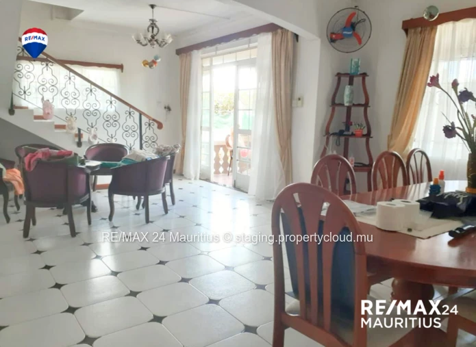 3 bedroom double story home with sea view
