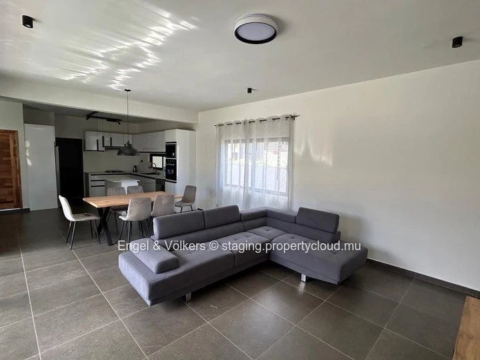 Modern 4-Bedroom House for Rent in Cap Malheureux – Private Pool & Rooftop Terrace