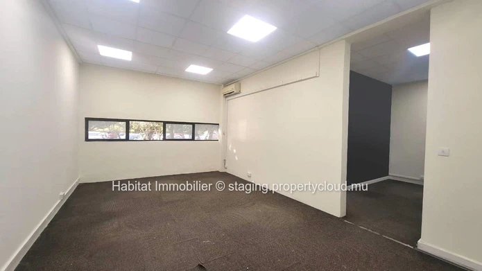 To rent : Newly available 26m² unfurnished office unit