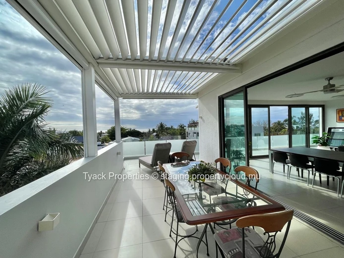 Luxury R+2 Penthouse with Panoramic Lagoon & Mountain Views – Rivière Noire
