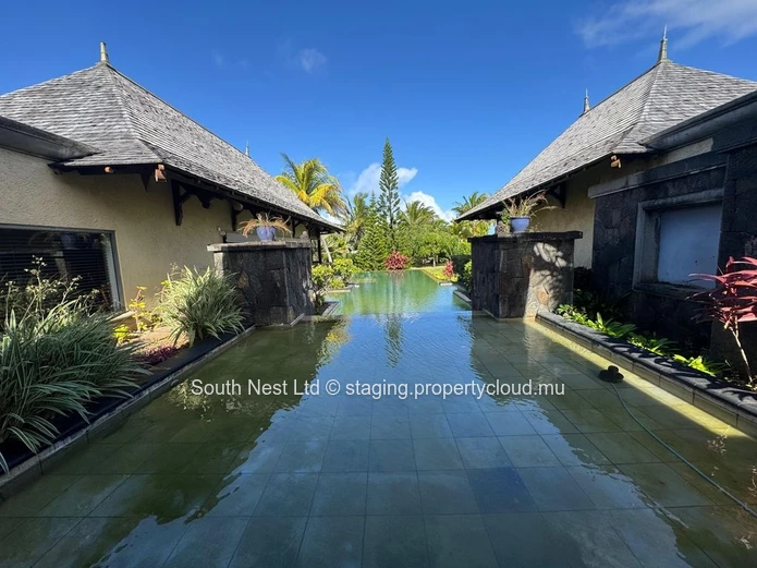 Exceptional villa in the heart of a private estate