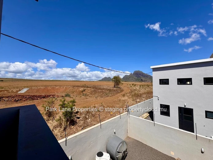 Espaces bureau modernes avec vue montagne