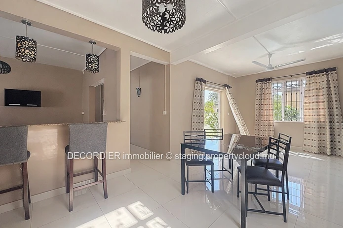 Maison en duplex à louer – Trou aux Biches