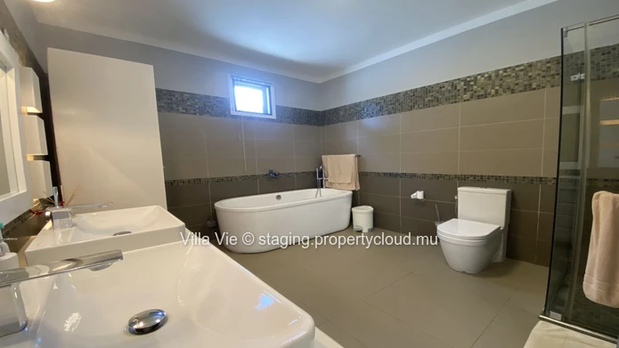 Cap Malheureux - Villa spacieuse de 4 chambres avec piscine et grand jardin