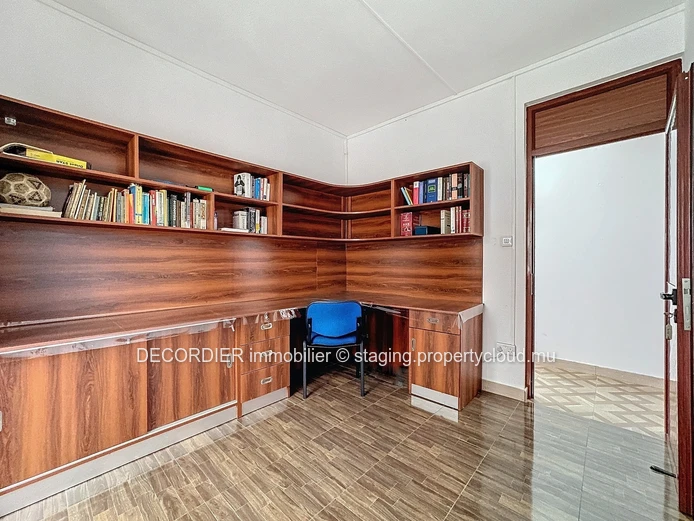 Investment opportunity: Large house in Mont Choisy