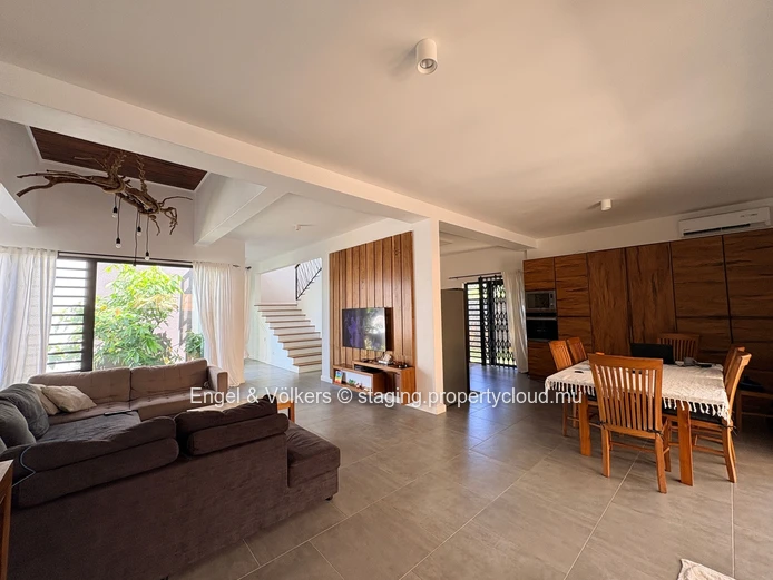 FOR RENT - Architect-designed house in Flic en Flac