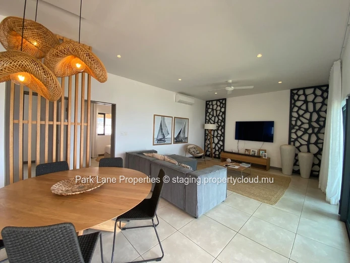 Exquis penthouse sur l'eau en bord de mer