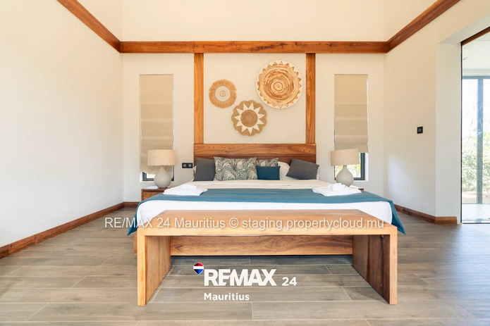 Superb contemporary 3-bedroom villa with private pool, landscaped garden and high ceilings.