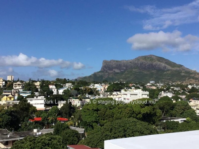 Office with exceptional visibility in Beau Bassin