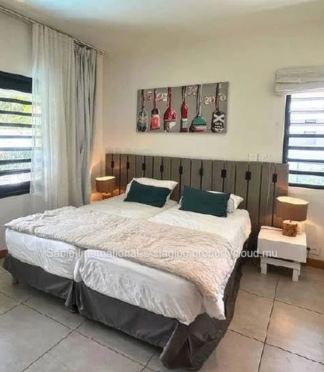 Villa PDS 181m², 3 chambres, piscine privée, proche bus et golf, meublée, climatisée, lumineuse.  à Rivière Noire.