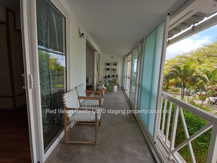 Elegant, Classy, and Freshly Renovated Apartment in Floreal for sale 