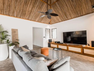 6 Bedroom House