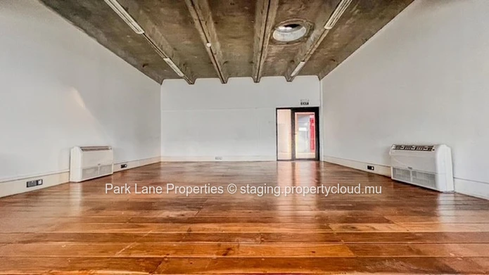 Modern office space in Phoenix – ground floor + mezzanine – strategic location & green surroundings