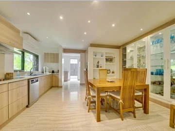 5 Bedroom Villa