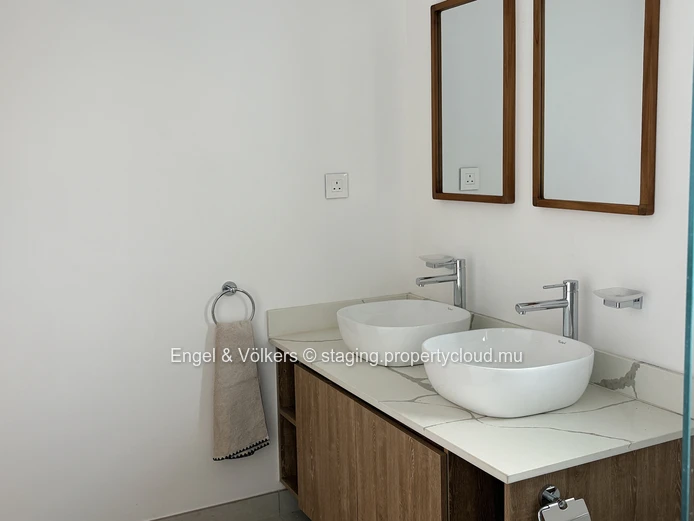 FOR RENT - 4-bedroom villa in Tamarin
