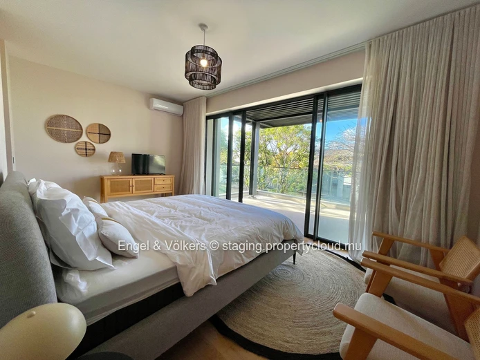 Contemporary Penthouse with Exclusive Lift Access & Mountain Views