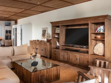 5 Bedroom Villa
