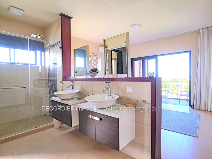 Grand Gaube, located in a quiet residential area, splendid villa