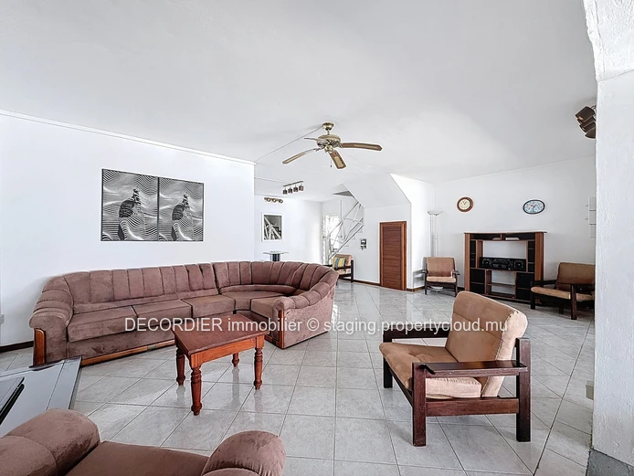 Elegant house in the heart of a sought-after, secure residential area
