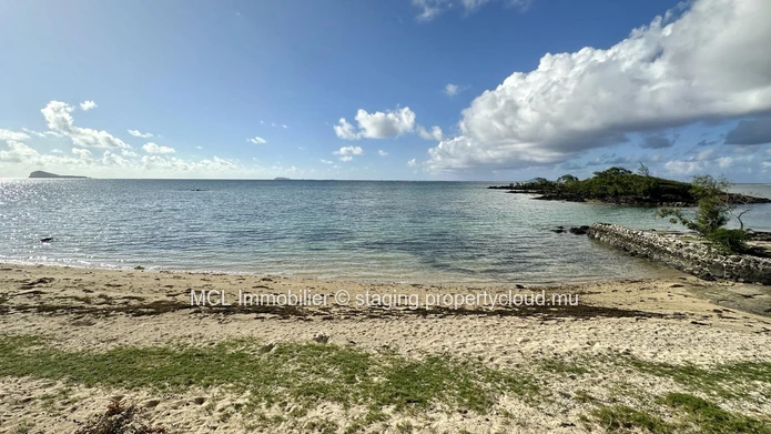 3 bedroom beachfront apartment in Grand Gaube