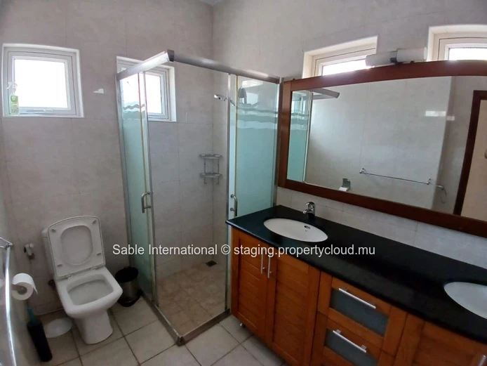Villa for Rent in Péreybère with Communal Pool, Garden, and Modern Amenities - Ideal for Families