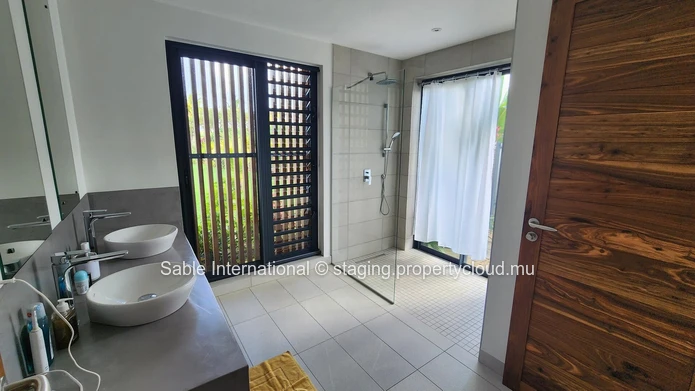 Luxury Golf Villa with Private Pool in Roches Noires! Fully furnished. 