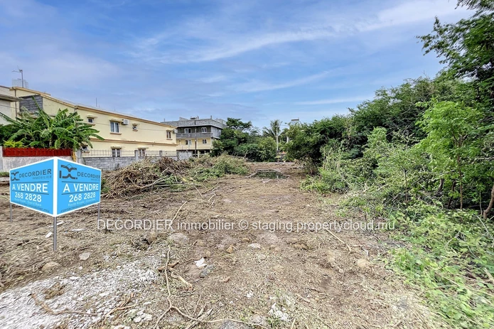 Residential land at 10 min walk from the public beach