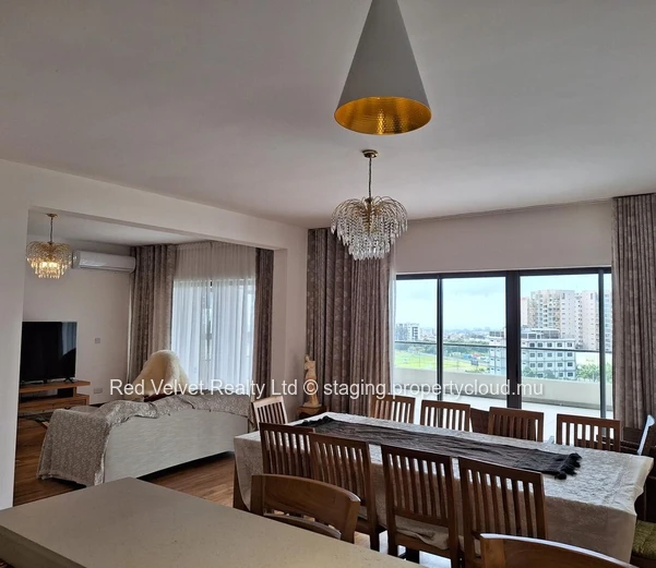 Rare Opportunity - Luxueux Penthouse en duplex partiellement meublé à vendre à Sodnac, Quatre Bornes
