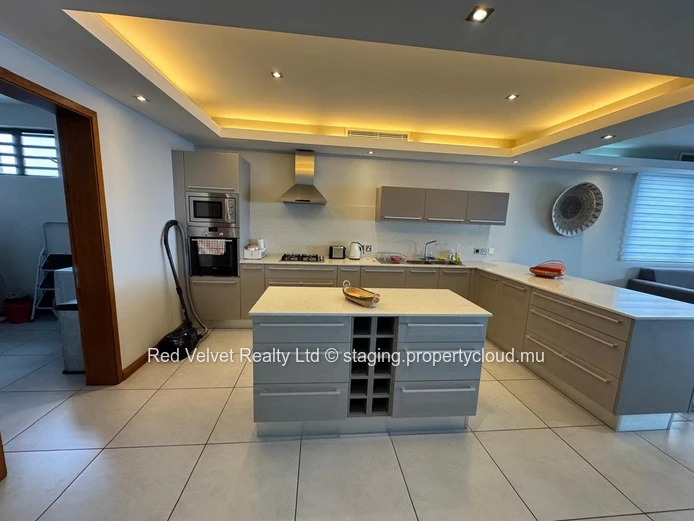 Penthouse en bord de mer à louer à Trou aux Biches | 3 chambres en suite | Grande terrasse