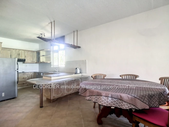 Ground floor apartment located in a waterfront residence