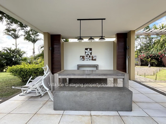 Forêt Daruty - Spacious 4-bedroom house with swimming pool and large garden