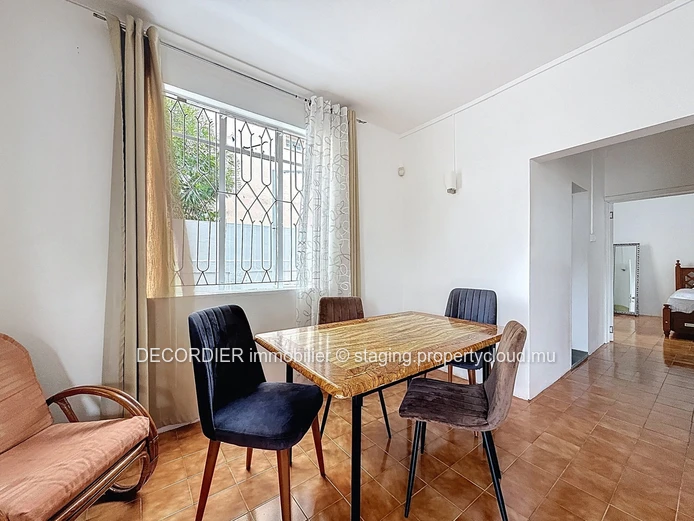 Propriété avec 4 appartements