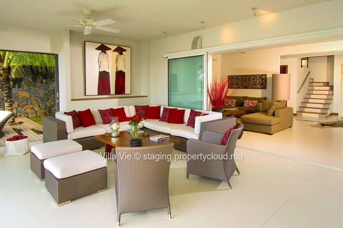  Pointe aux Canonniers : Luxury 4-Bedroom Villa with Sea View and Access