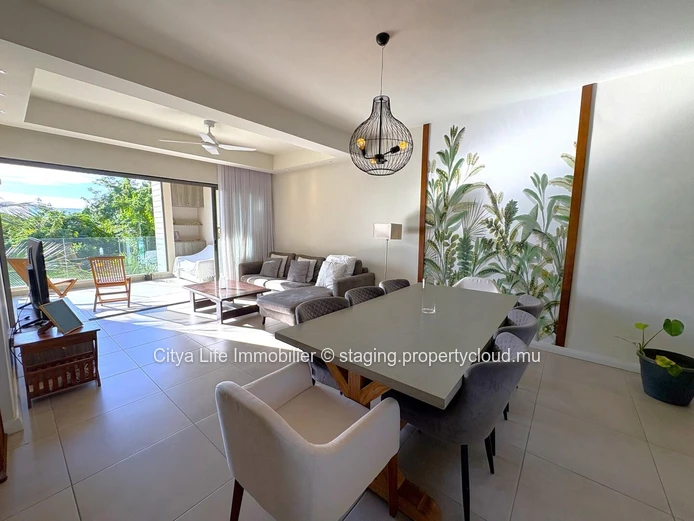 REZ+2 à vendre à Pereybere, 105m², 2 chambres, piscine commune, terrain en pleine propriété, parking, chauffe-eau sol...