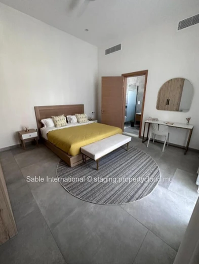Villa à vendre Pereybere, 438m², 4 chambres, piscine privée, proche commodités. Climatisée, garage.