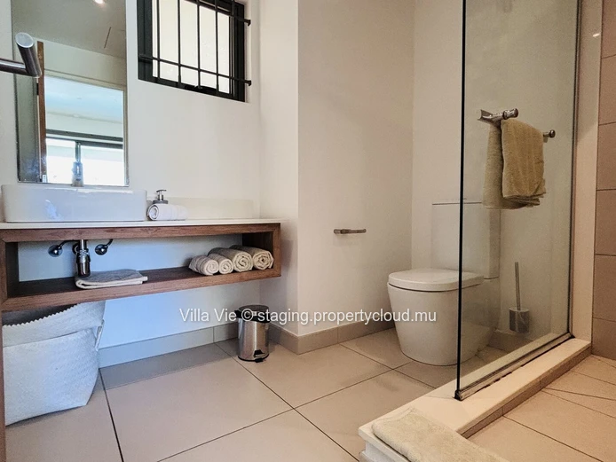 Calodyne - 3-bedroom duplex with a pool by the sea (Sole Mandate)