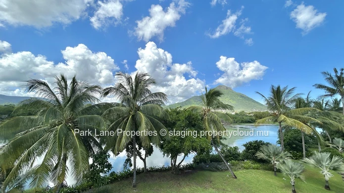 Unique 4-Bedroom Villa steps from Tamarin Beach