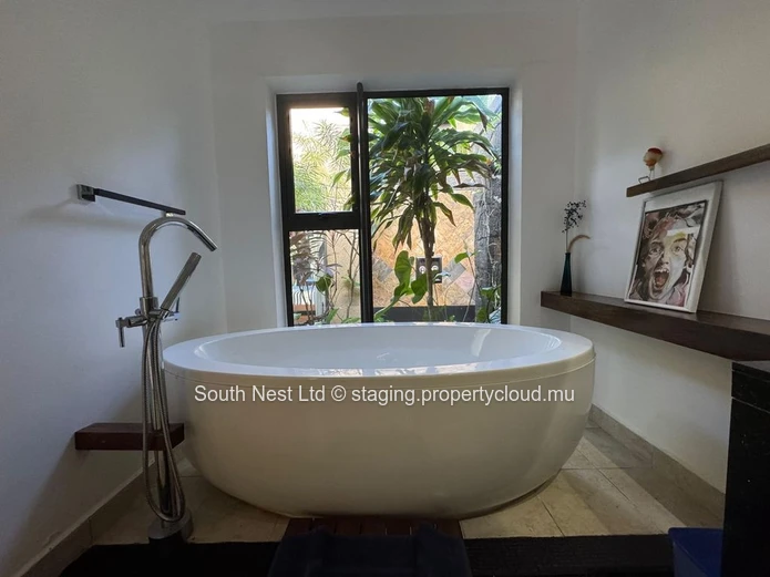 Exceptional villa in the heart of a private estate